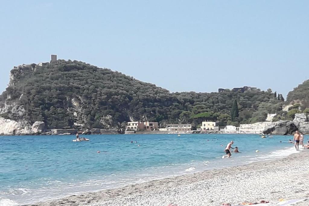 Appartamento Vittoria Pietra Ligure Bagian luar foto