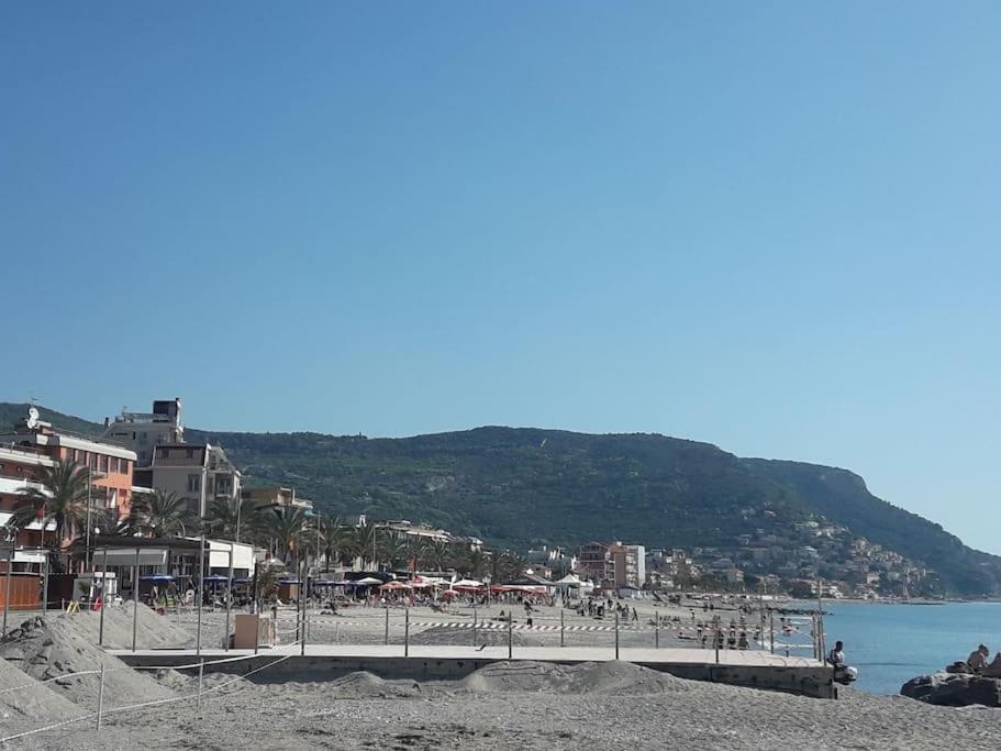 Appartamento Vittoria Pietra Ligure Bagian luar foto